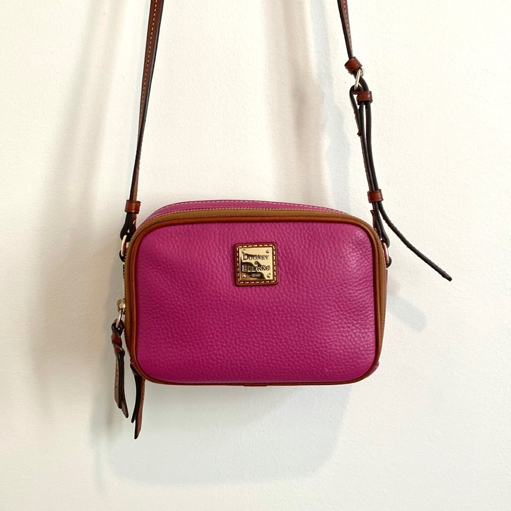 💌SOLD💌 Dooney & Bourke Pebble Grain Leather Sawyer Crossbody Purse Magenta Tan